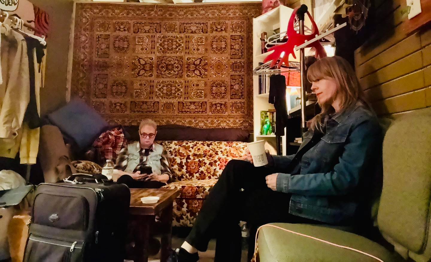 Chillin’.
#backstage #headtogether
